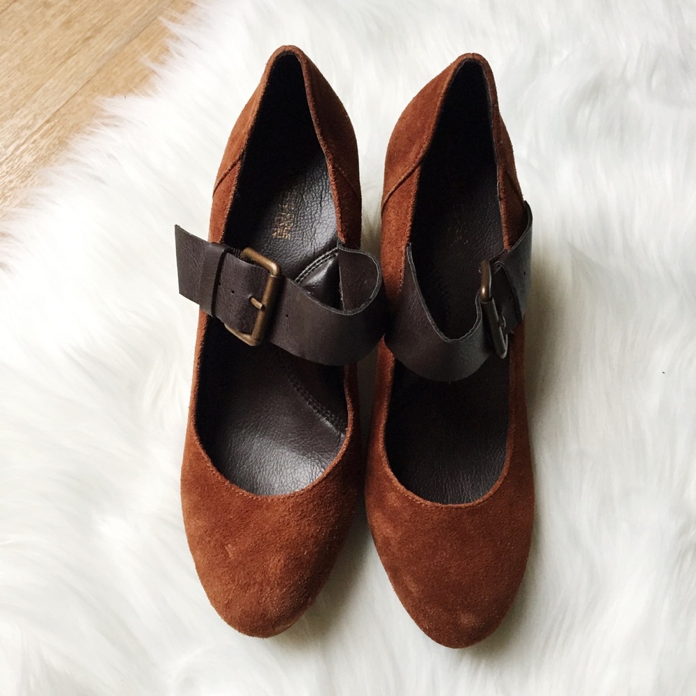 SALE‼️ Kenneth Cole Reaction Suede Heels - Picture 8 of 8